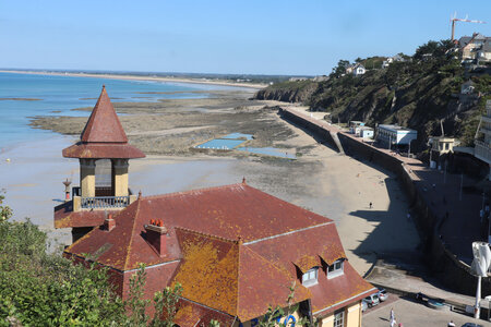 2023 09 15 De Coudeville-sur-Mer à Granville, IMG_5663 Granville, le casino et le Plat-Gousset depuis l’escalier du Moulin-a-Vent